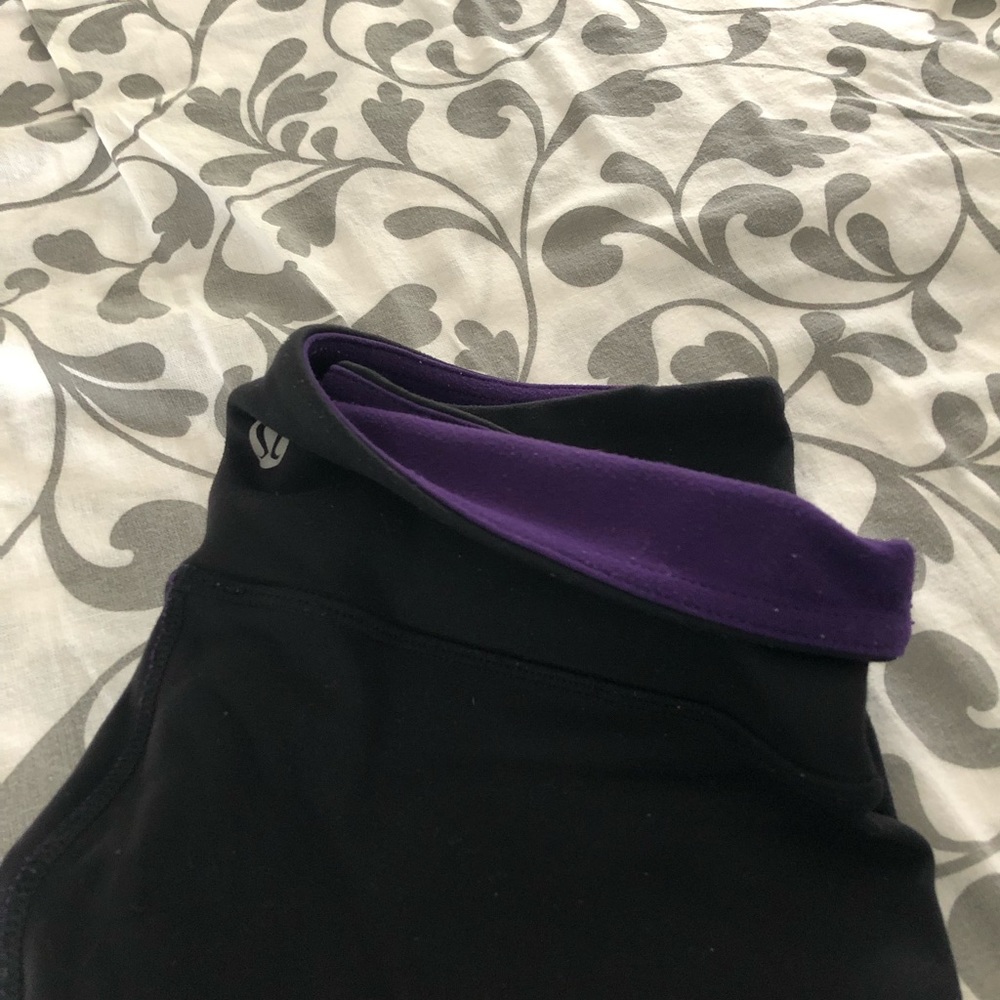 Black Lululemon cropped reversible leggings